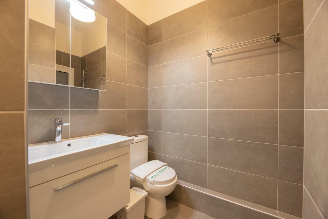 Top Sightseeing 3Rd Floor Studio On A Paved Road! Atena Exterior foto