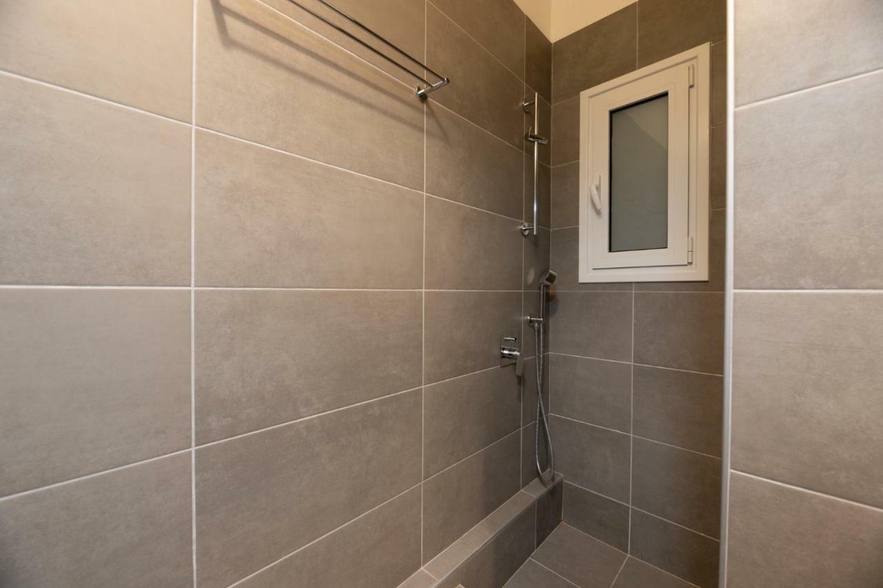 Top Sightseeing 3Rd Floor Studio On A Paved Road! Atena Exterior foto